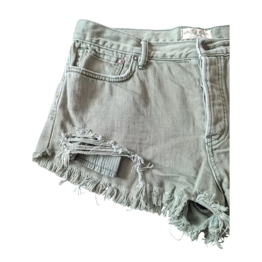 We The Free Sage Green Distressed Denim Shorts‎ Size 30 Frayed Hem 0591
